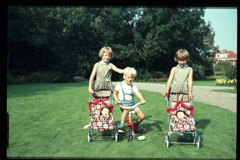 04.Delft aug 1968 Brigitte,Marion,Peter.JPG